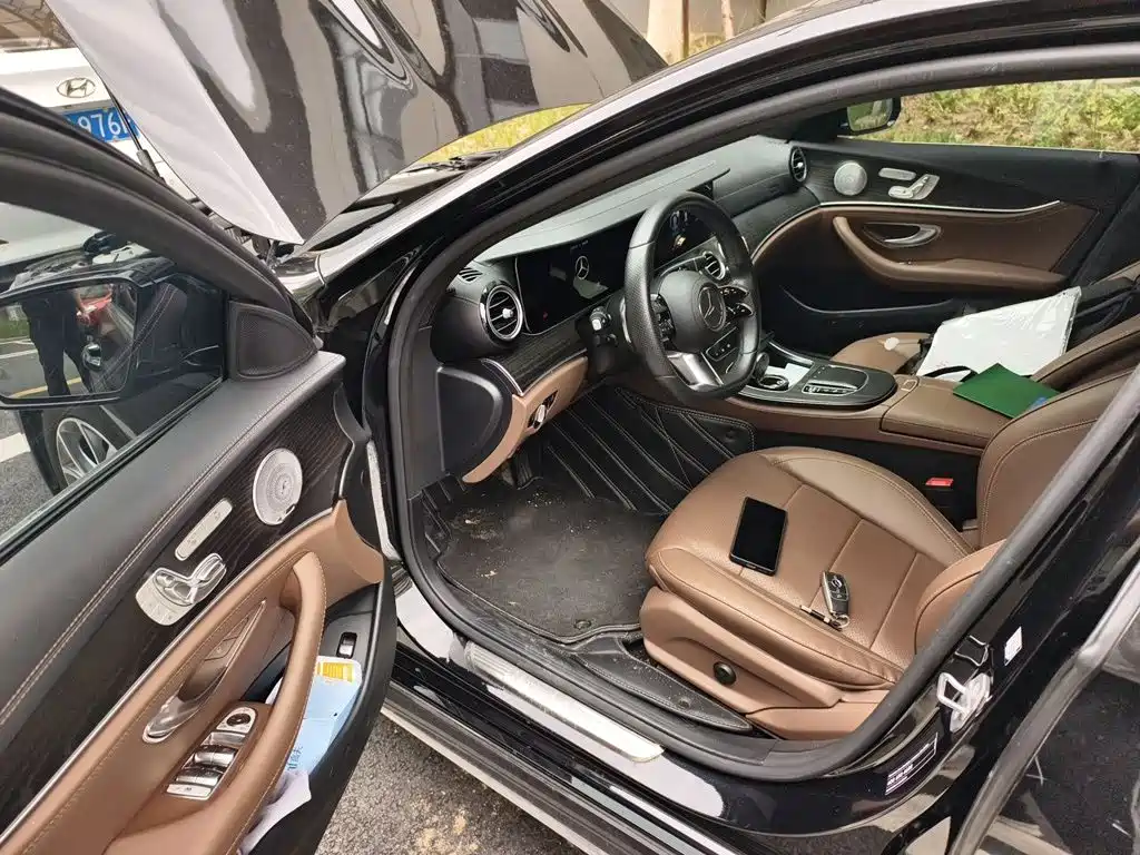 Mercedes-Benz E-Class — миниатюра 12