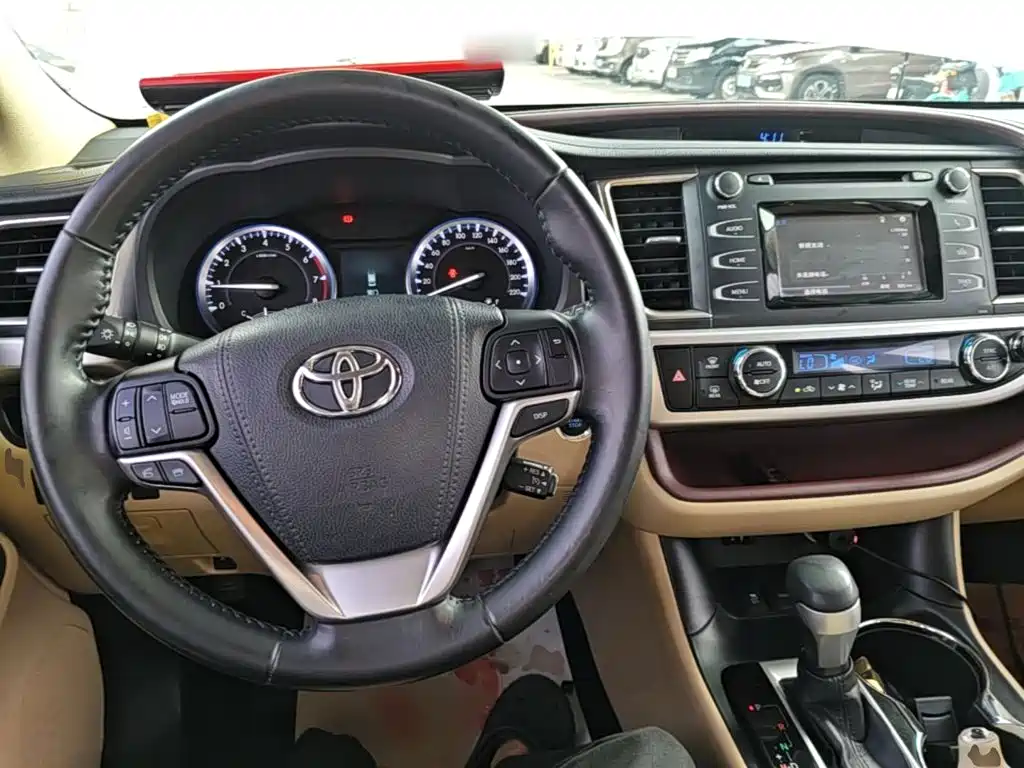 Toyota Highlander 2015 2.0T Luxury 7 мест