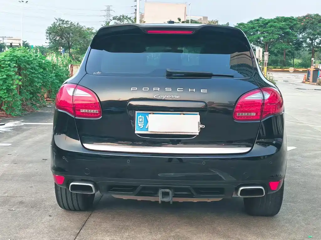 Porsche Cayenne — миниатюра 7
