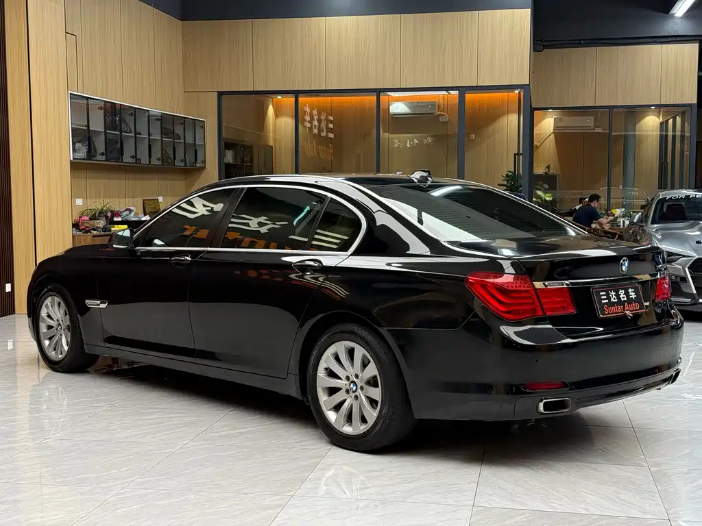 BMW 7 Series — миниатюра 7