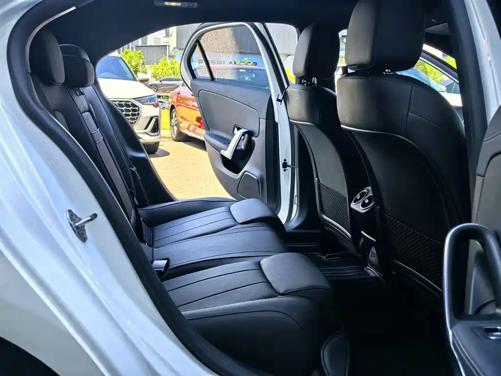 Mercedes-Benz A-Class — миниатюра 7