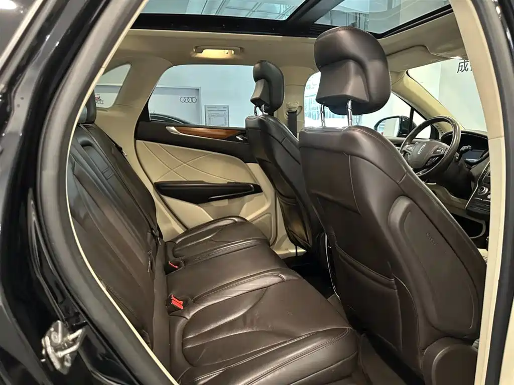 Lincoln MKC — миниатюра 8