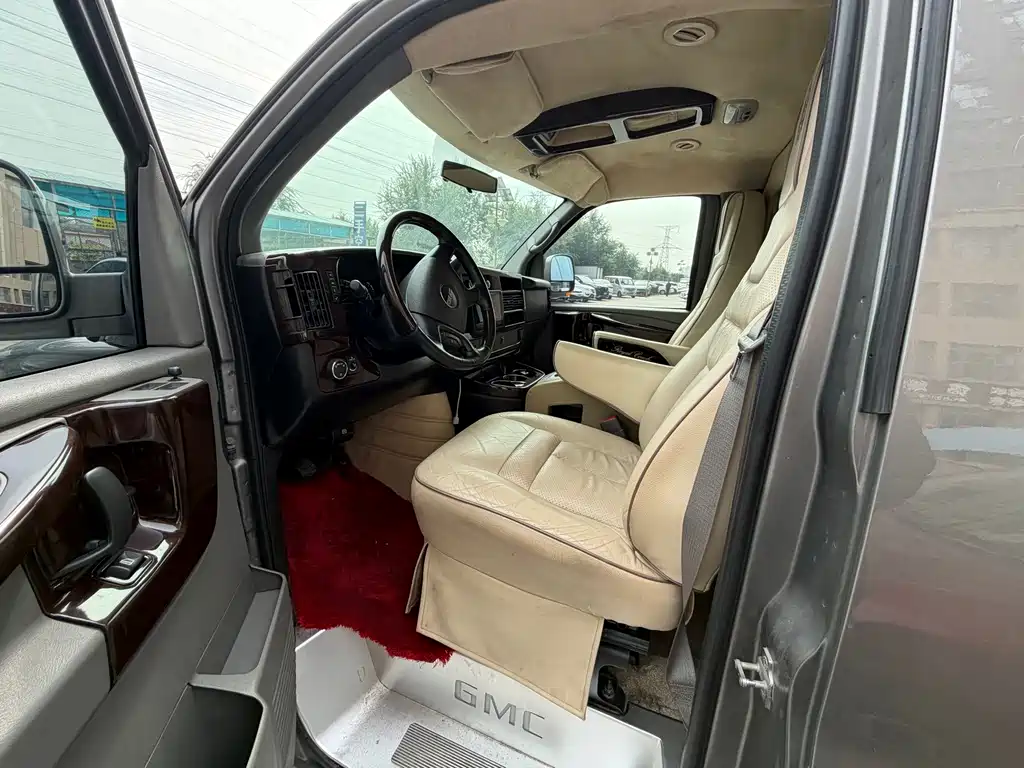 GMC Savana — миниатюра 4