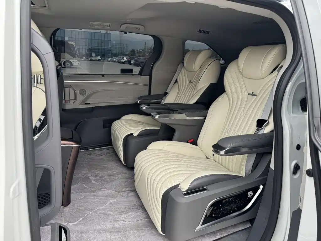 Toyota Sienna — миниатюра 14
