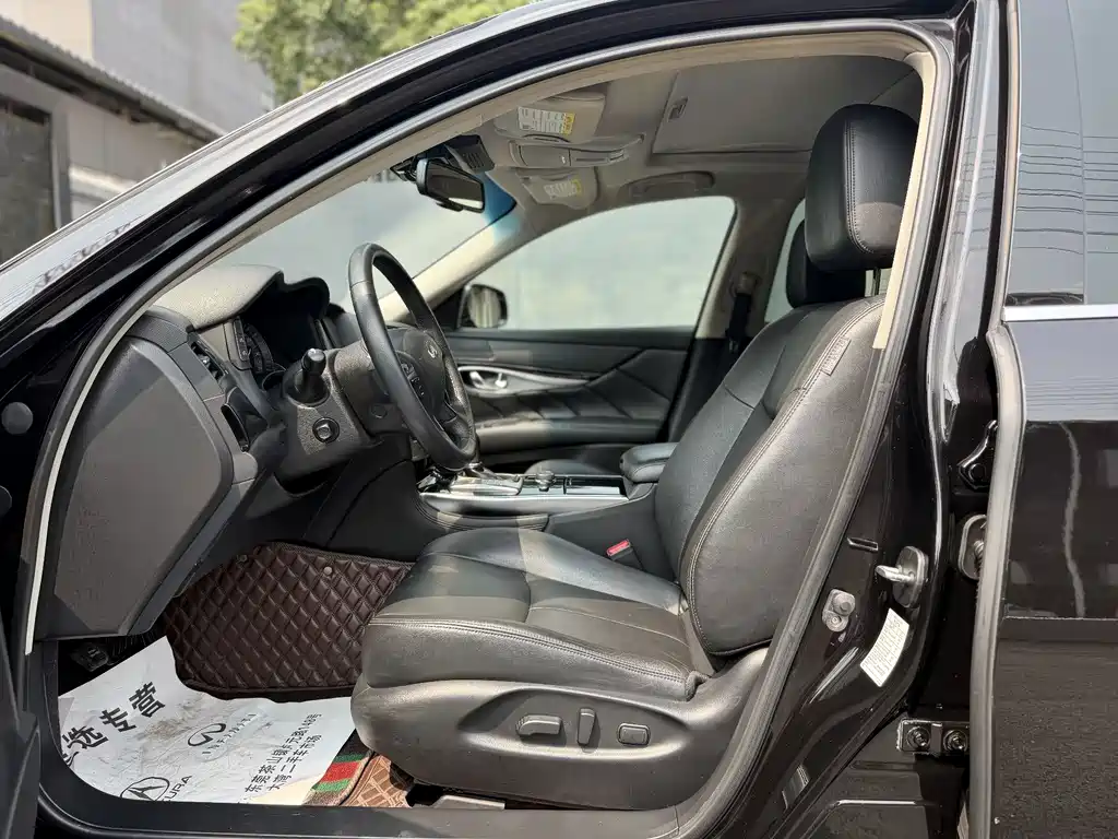 Infiniti Q70 — миниатюра 6