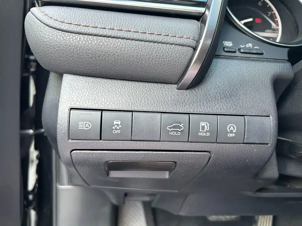 Toyota Camry — миниатюра 19