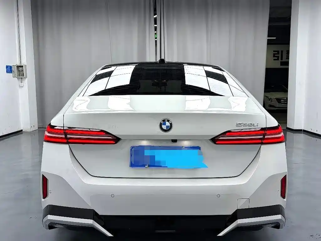 BMW 5 Series — миниатюра 8