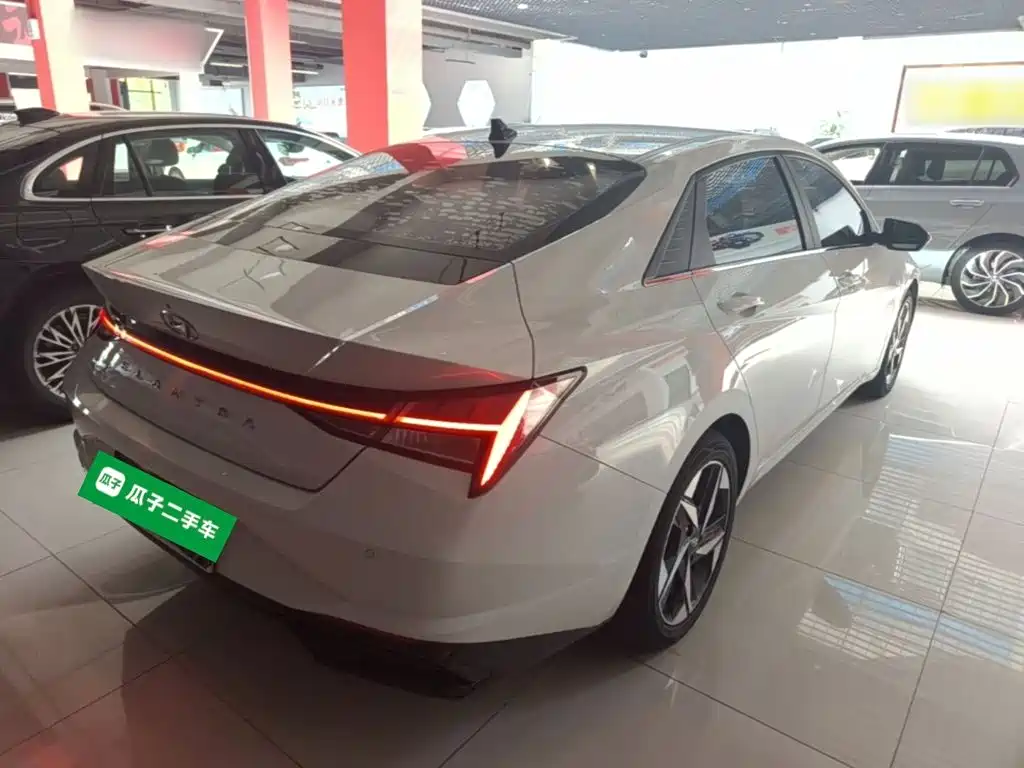 Hyundai Elantra — миниатюра 7