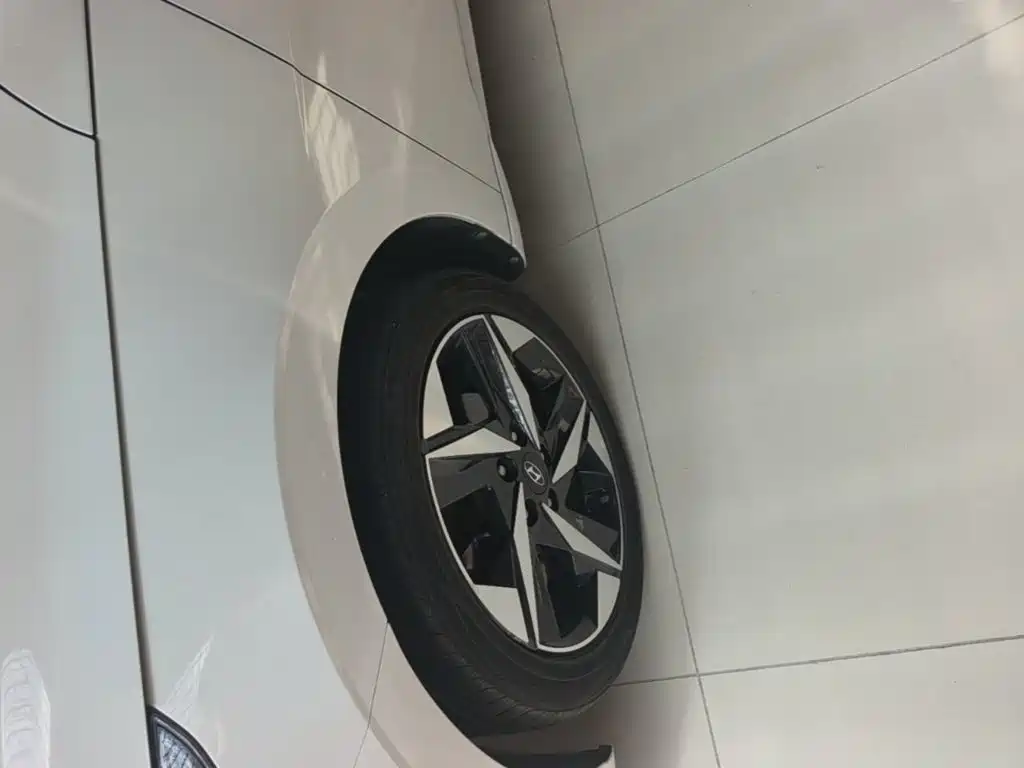 Hyundai Elantra — миниатюра 23