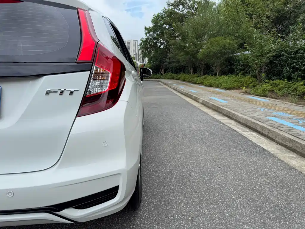 Honda Fit — миниатюра 9
