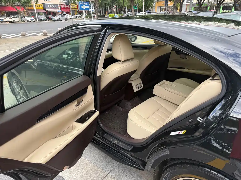 Lexus ES — миниатюра 12