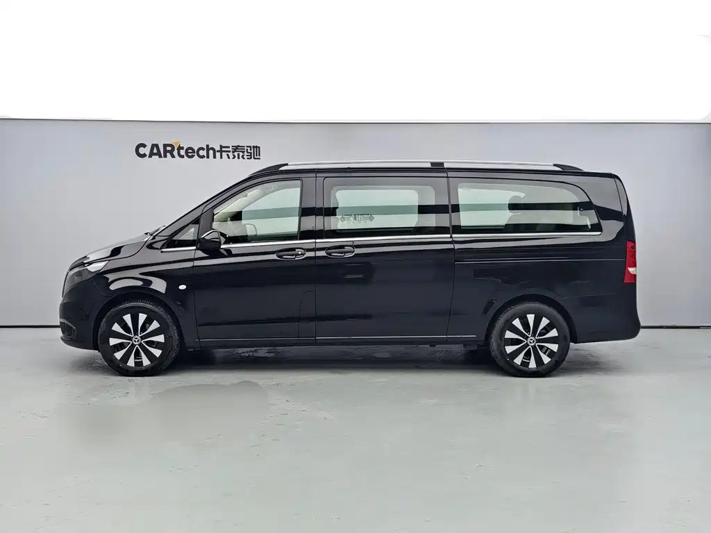 Mercedes-Benz Vito 2023 2.0T 7 мест