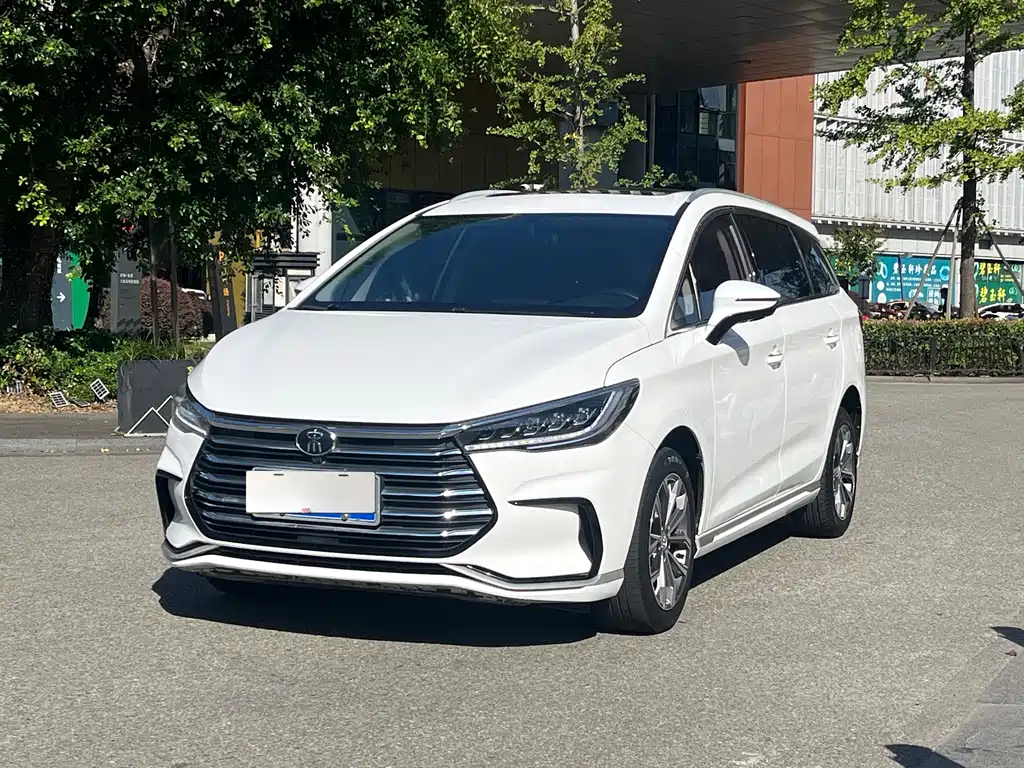 BYD MAX