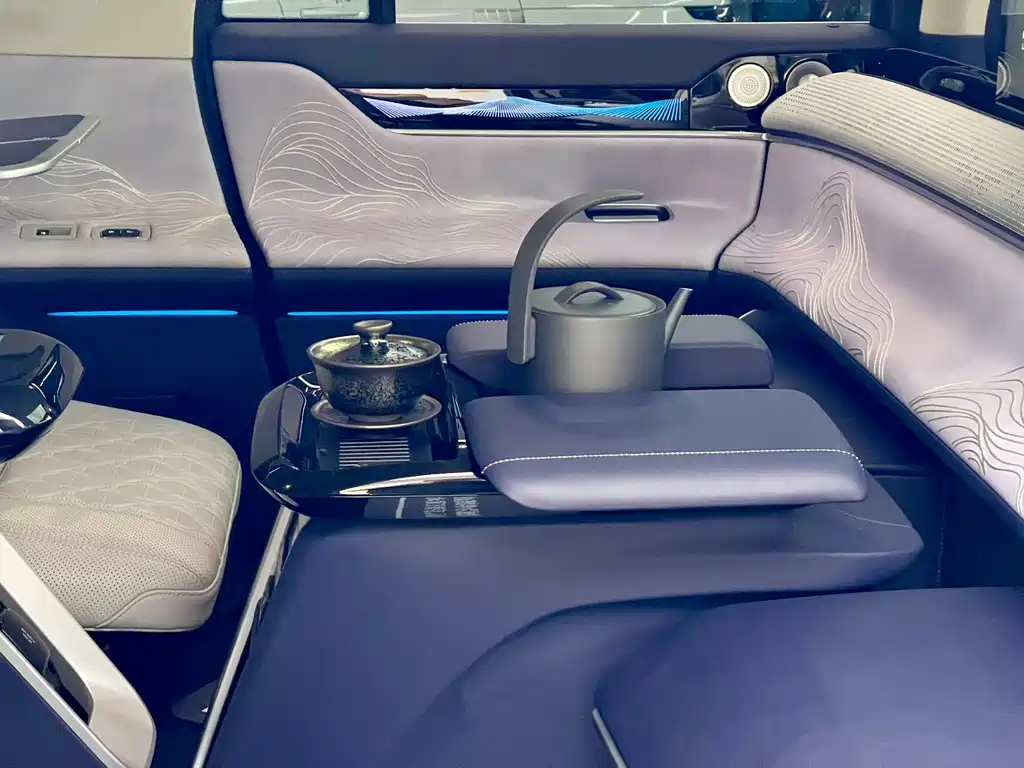 LINCOLN NAVIGATOR ONE