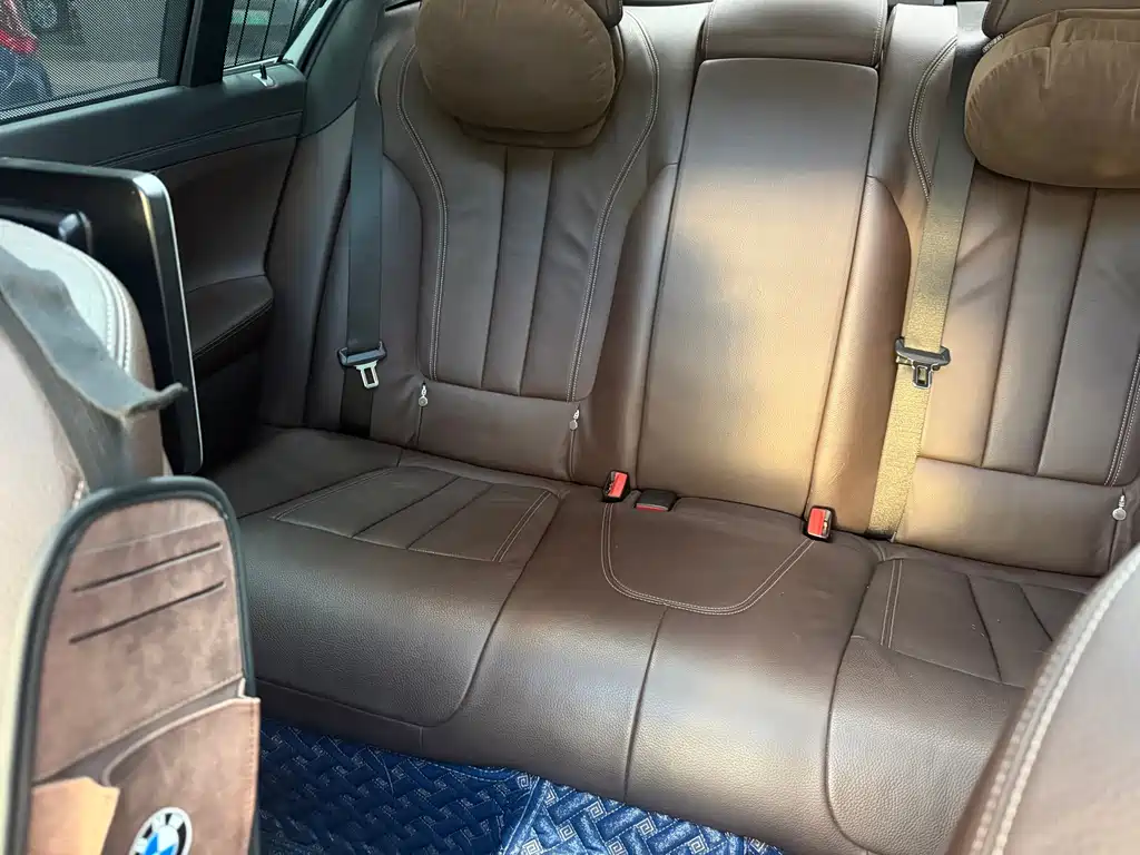 BMW 7 Series — миниатюра 10