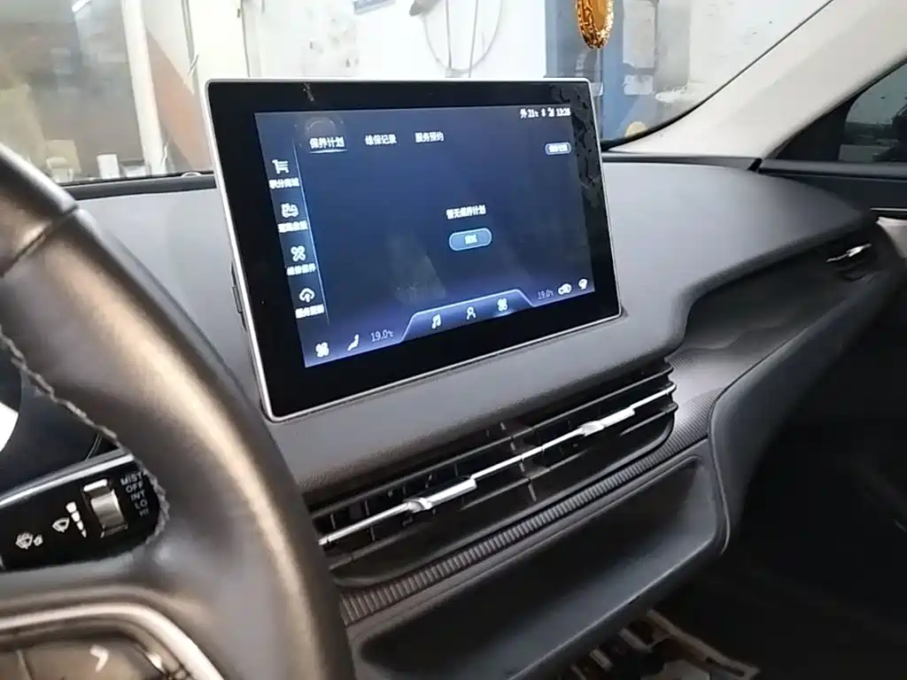 Hongqi Hongqi E-QM5 — миниатюра 13