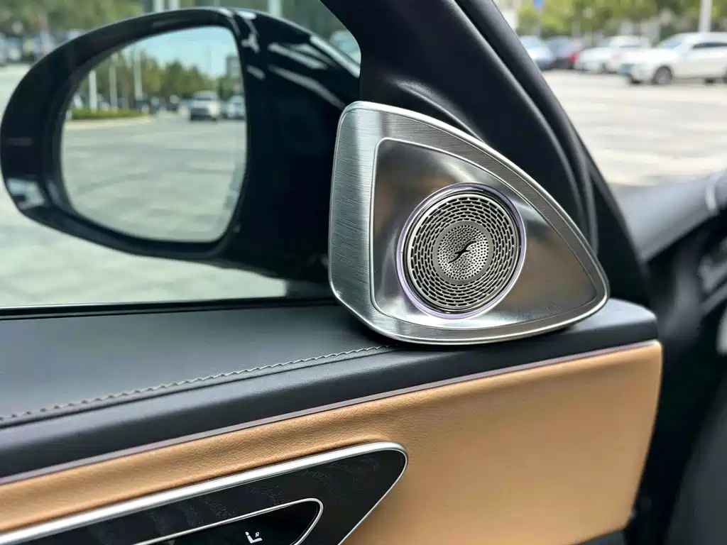 Mercedes-Benz E-Class — миниатюра 5