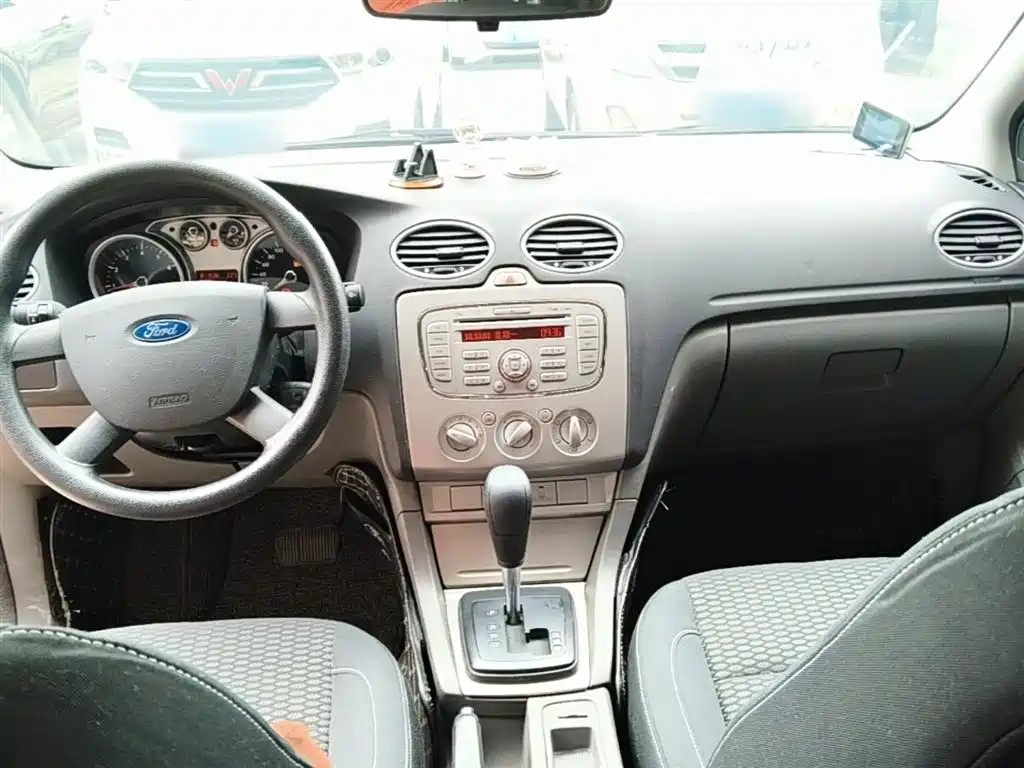 Ford Focus 2013 1.8L AT