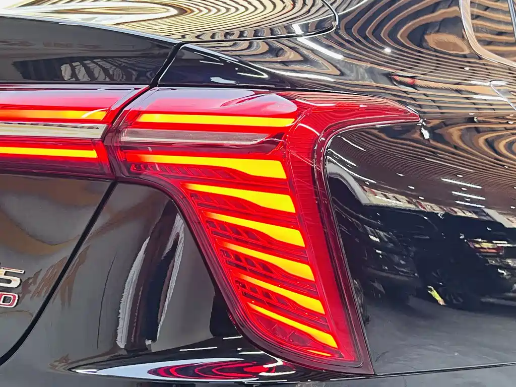 Hongqi Hongqi H5 — миниатюра 16