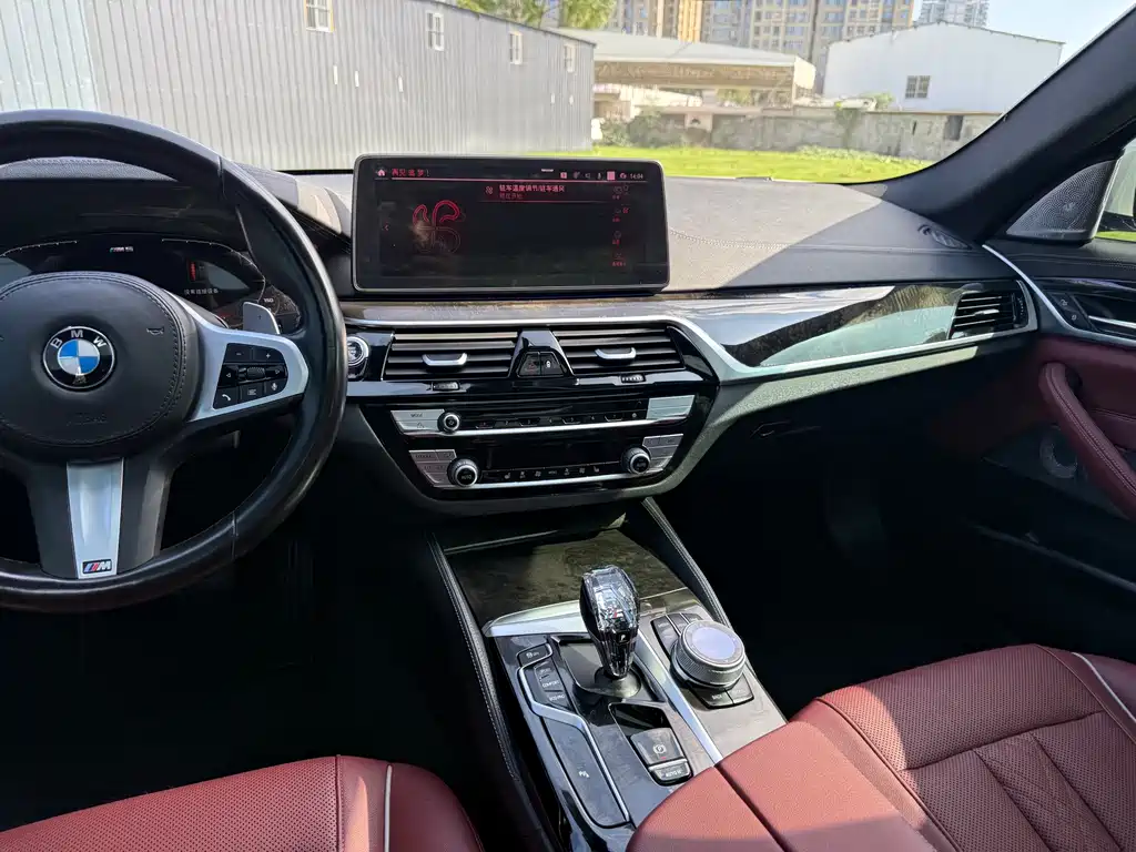 BMW 5 Series — миниатюра 11