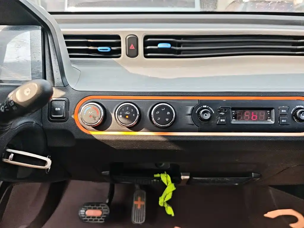 Wuling MINIEV — миниатюра 13