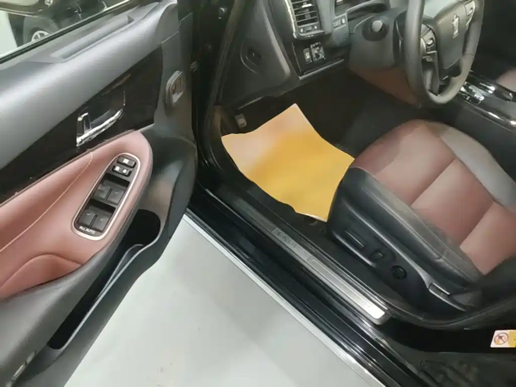 Toyota Crown — миниатюра 16