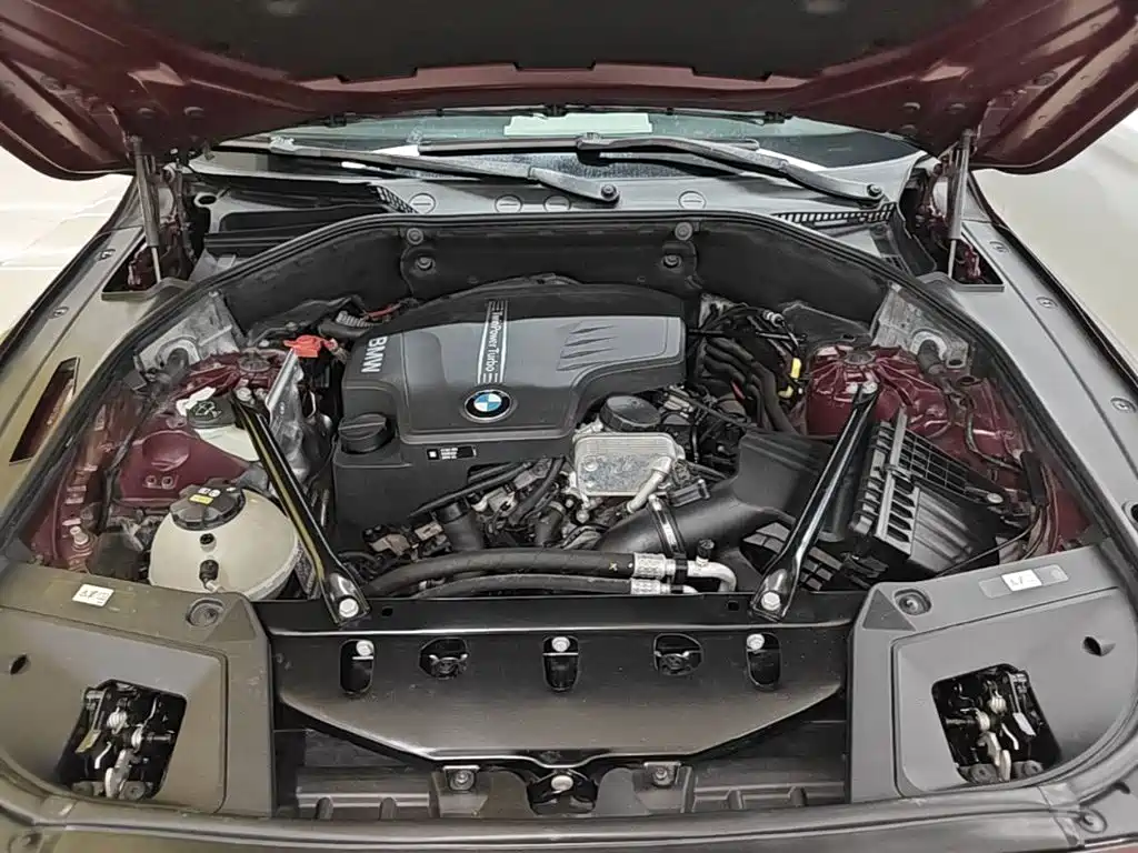 BMW 5 Series GT — миниатюра 20