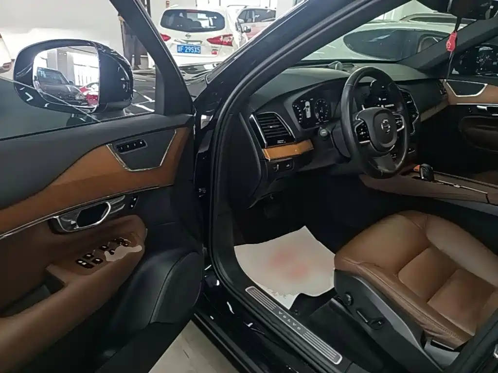 Volvo XC90 — миниатюра 16