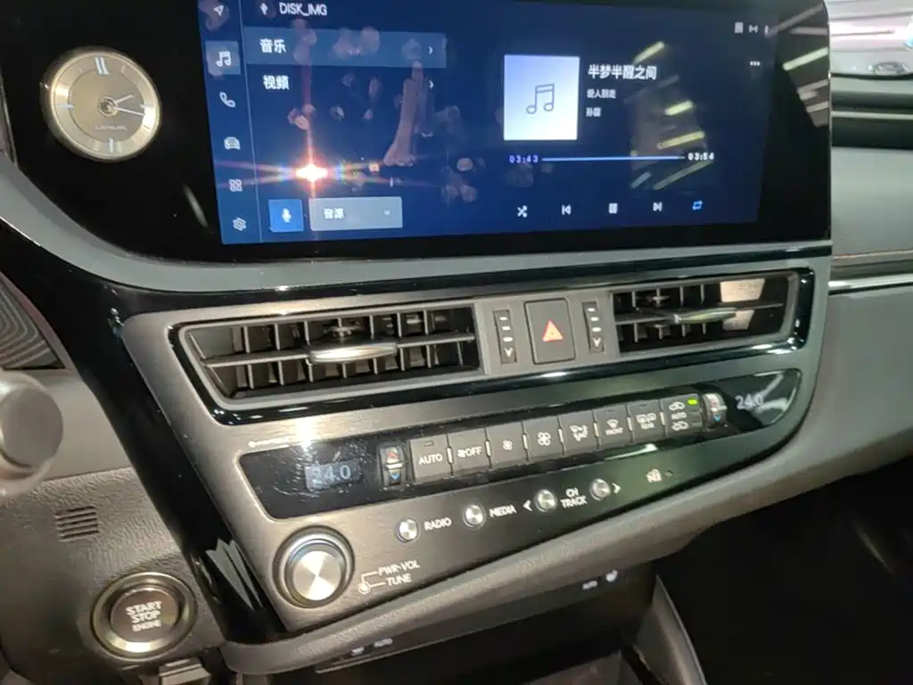 Lexus ES — миниатюра 13
