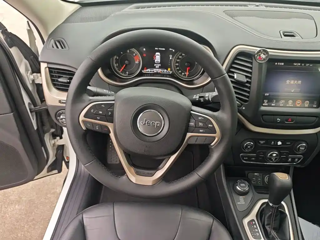 Jeep Cherokee — миниатюра 11