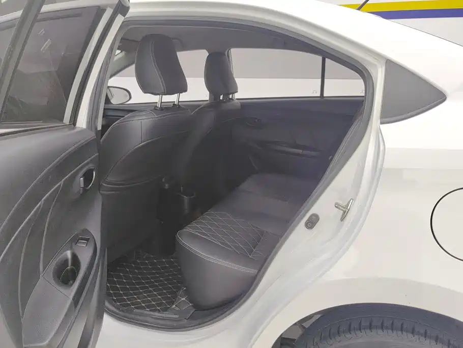 Toyota Yaris L — миниатюра 11