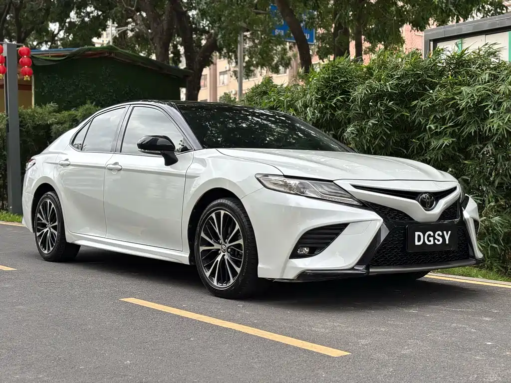 Toyota Camry — миниатюра 3