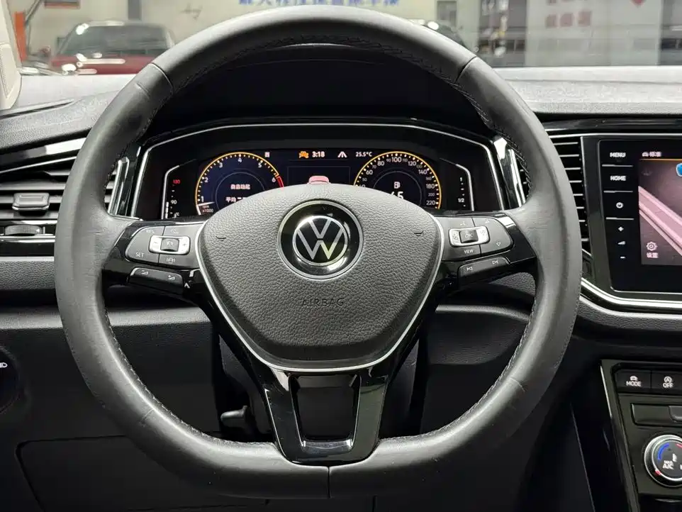 Volkswagen T-Roc — миниатюра 8