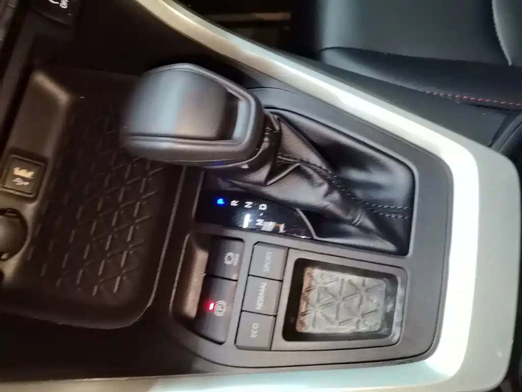 Toyota RAV4 — миниатюра 14