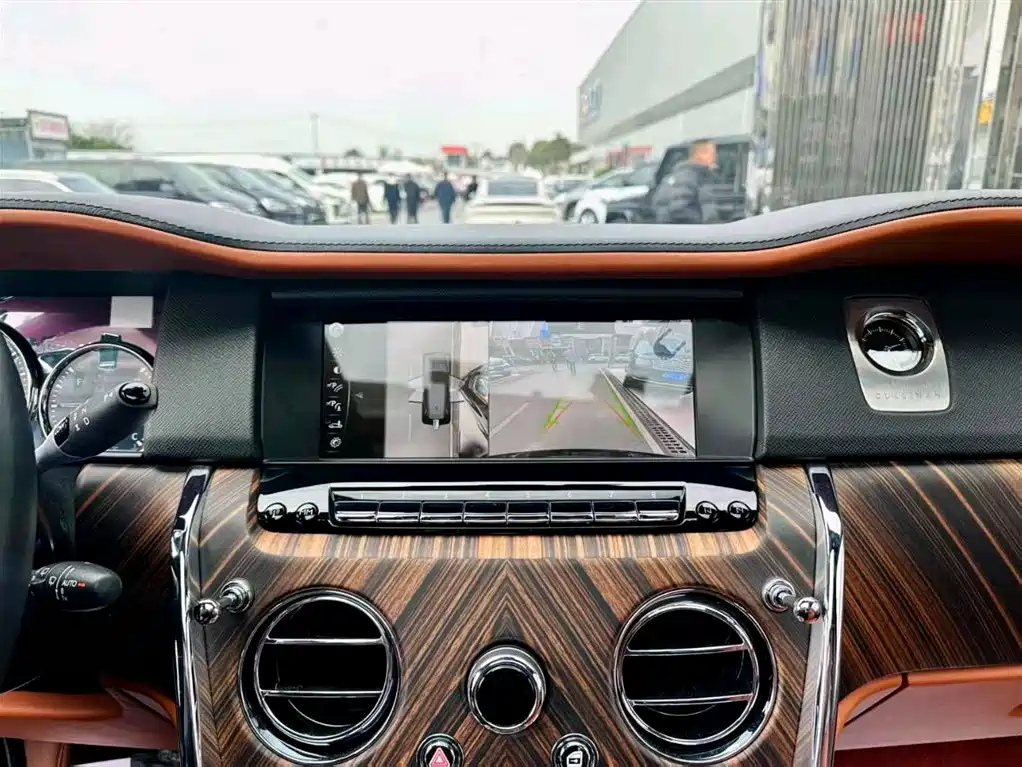 Rolls-Royce Cullinan 2018 мест