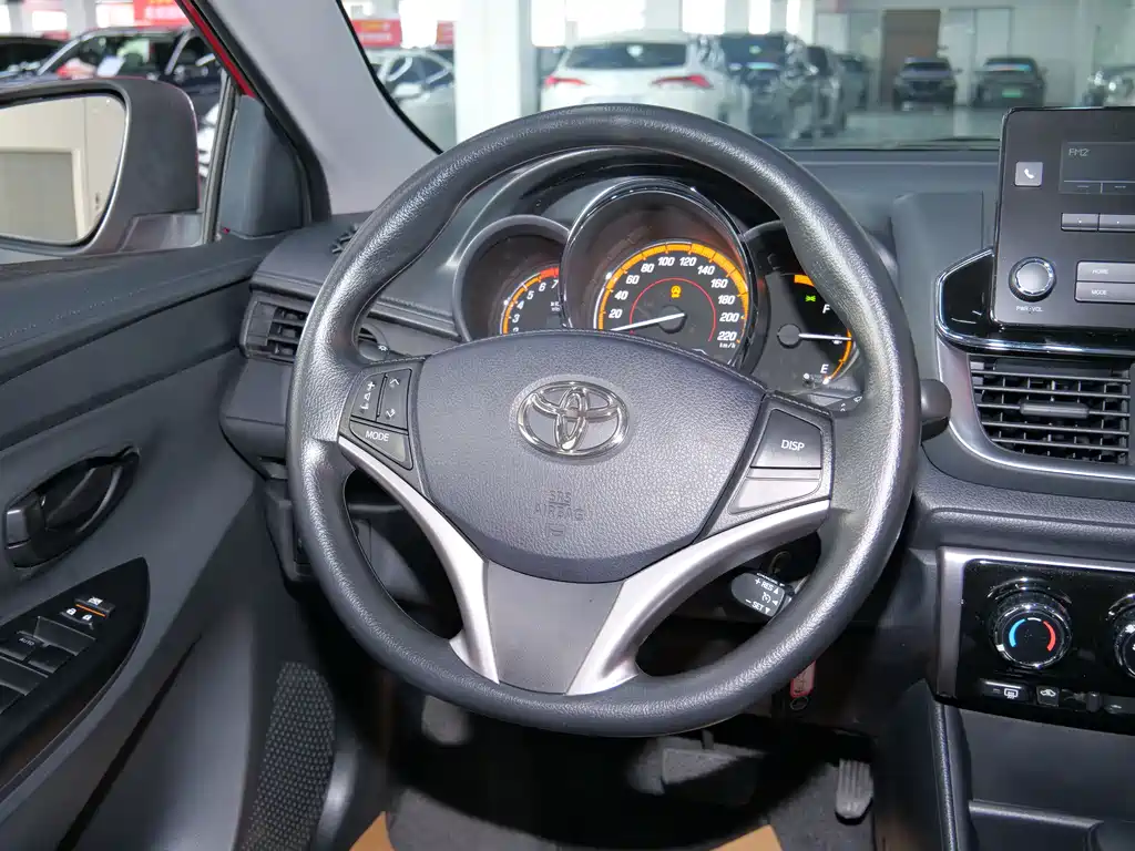 TOYOTA YARIS L ZHIXUAN