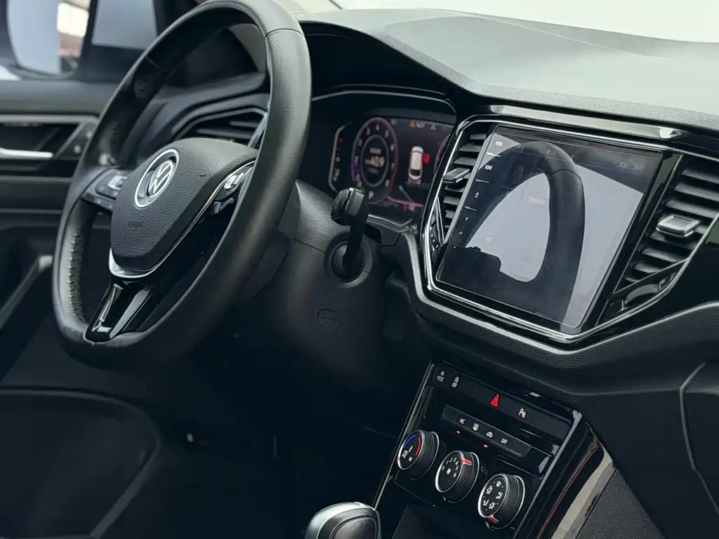 Volkswagen T-Roc — миниатюра 10