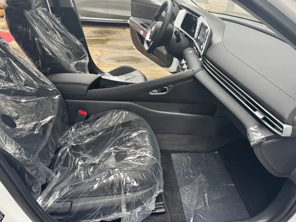 Hyundai Elantra — миниатюра 13