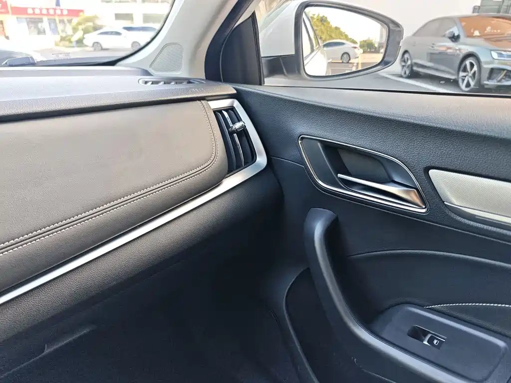 Roewe i6 New Energy — миниатюра 19