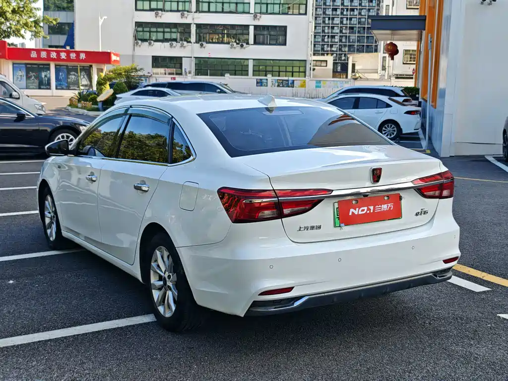Roewe i6 New Energy — миниатюра 4