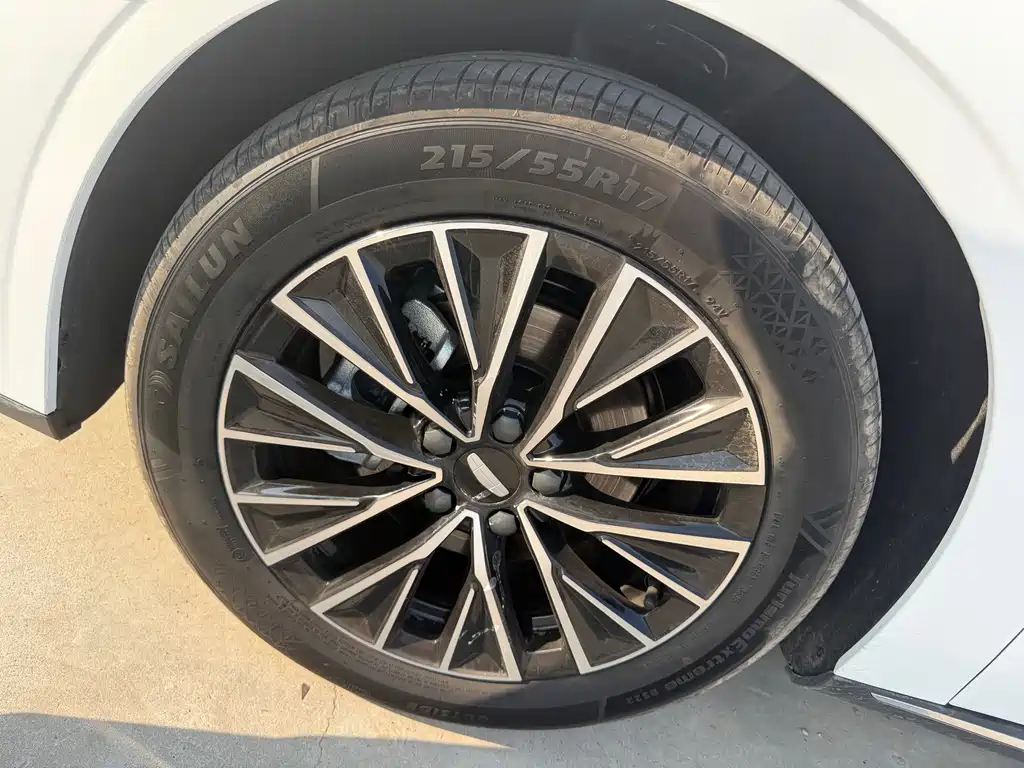 Geely Emgrand — миниатюра 5
