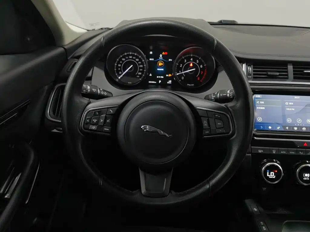 Jaguar E-PACE — миниатюра 11