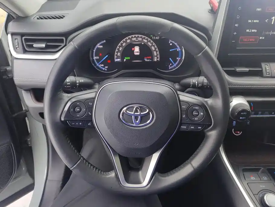 Toyota RAV4 — миниатюра 15
