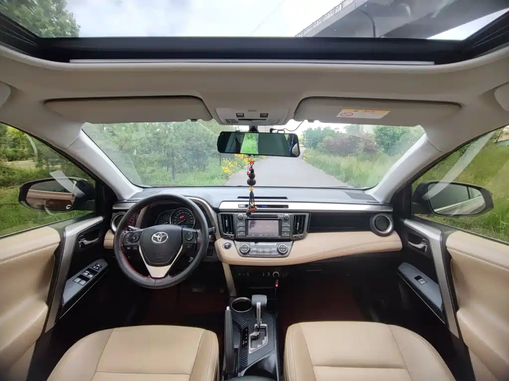 Toyota RAV4 — миниатюра 15