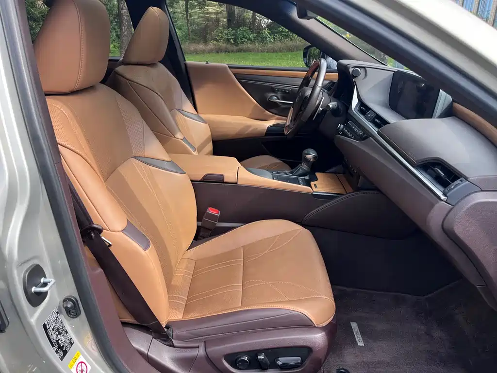 Lexus ES — миниатюра 11