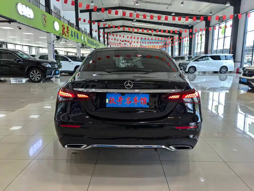 Mercedes-Benz E-Class — миниатюра 7