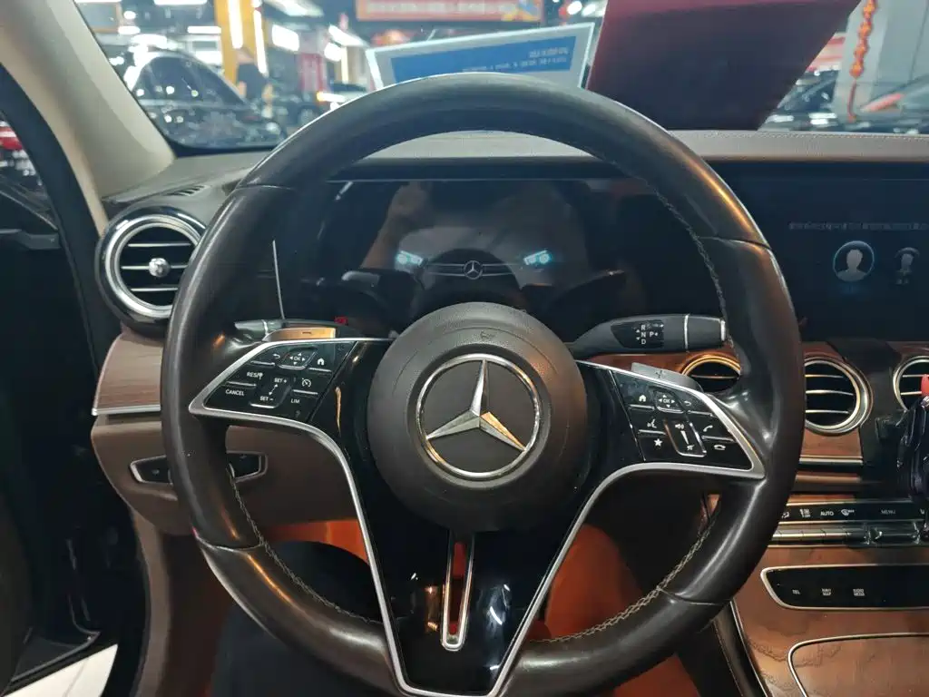 Mercedes-Benz E-Class — миниатюра 3