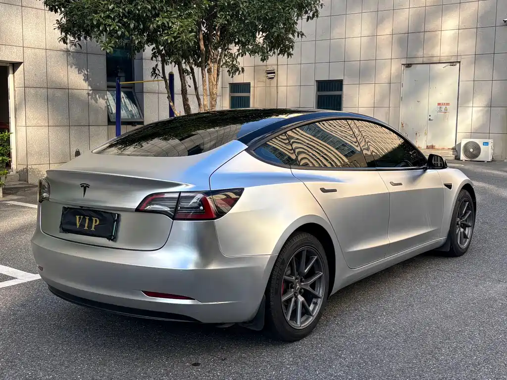 Tesla Model 3 — миниатюра 6