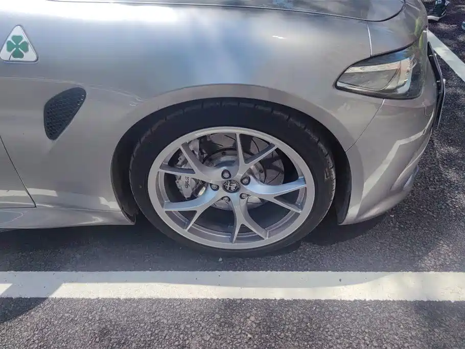Alfa Romeo Giulia 2017 2.0T 280HP Luxury