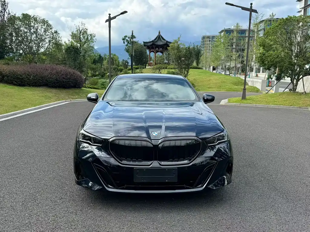 BMW 5 Series — миниатюра 2